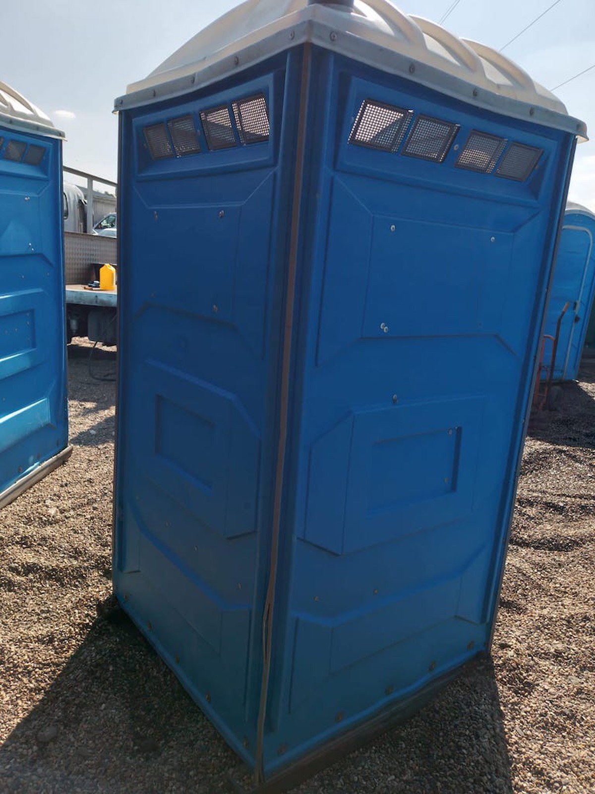 5Ft x 4Ft Single Mains Toilet (Blue) - Image 7