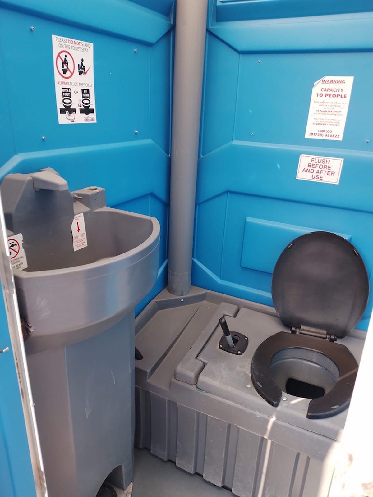 5Ft x 4Ft Single Mains Toilet (Blue) - Image 3