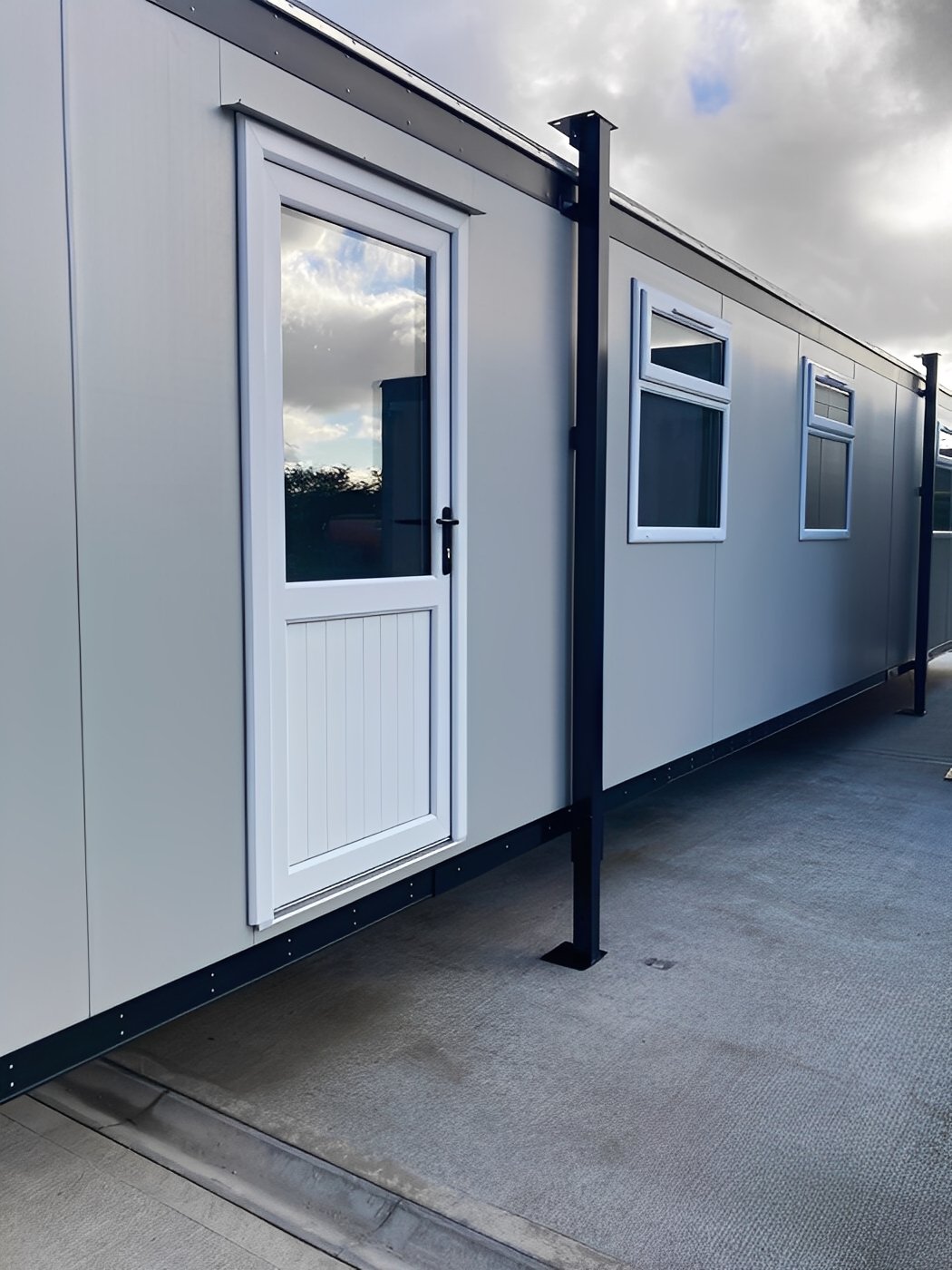 40Ft x 10Ft Jackleg Office Cabin - Image 2