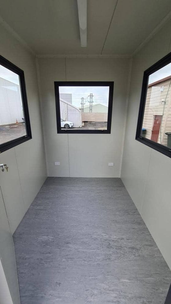 3 Window Security Gatehouse - Image 3