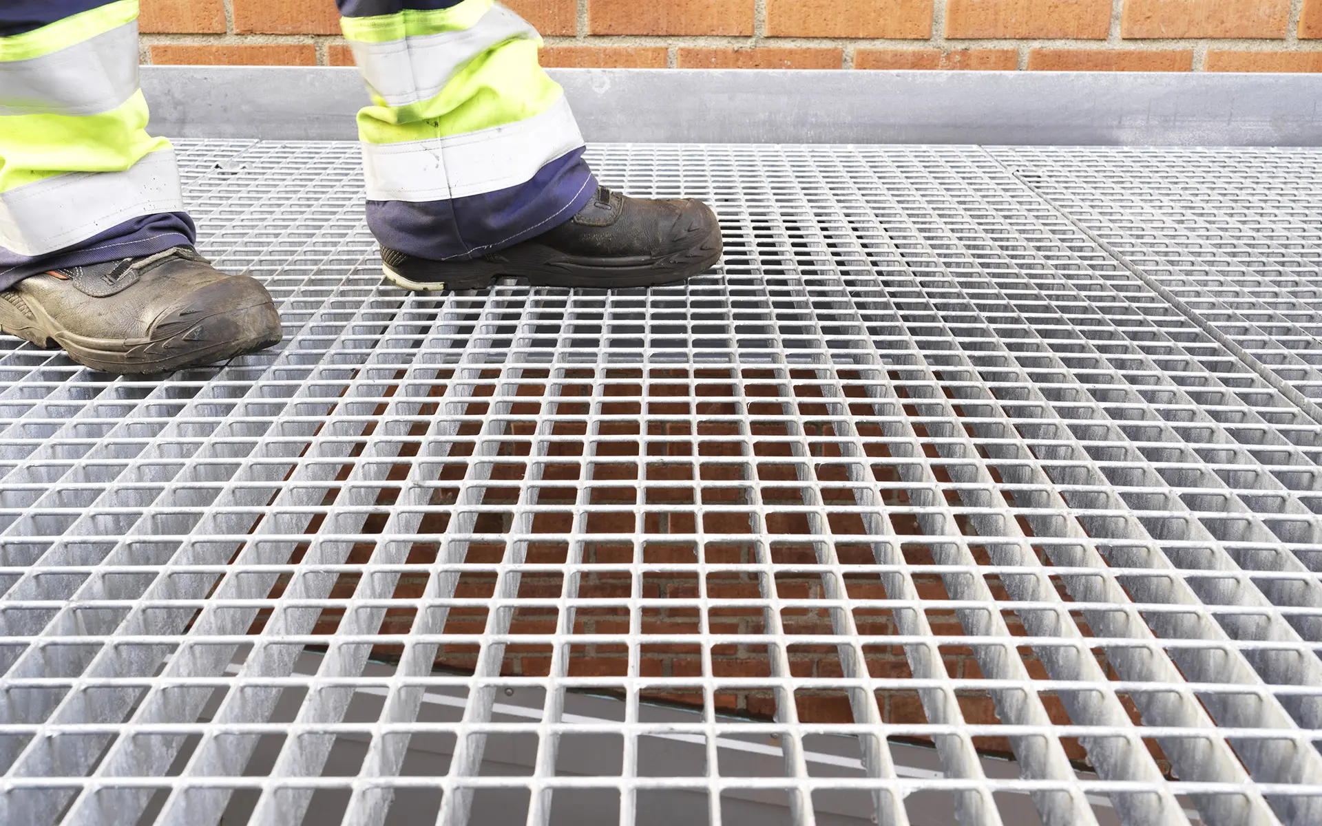 20Ft X 8Ft Open Mesh Floor Bunded Store
