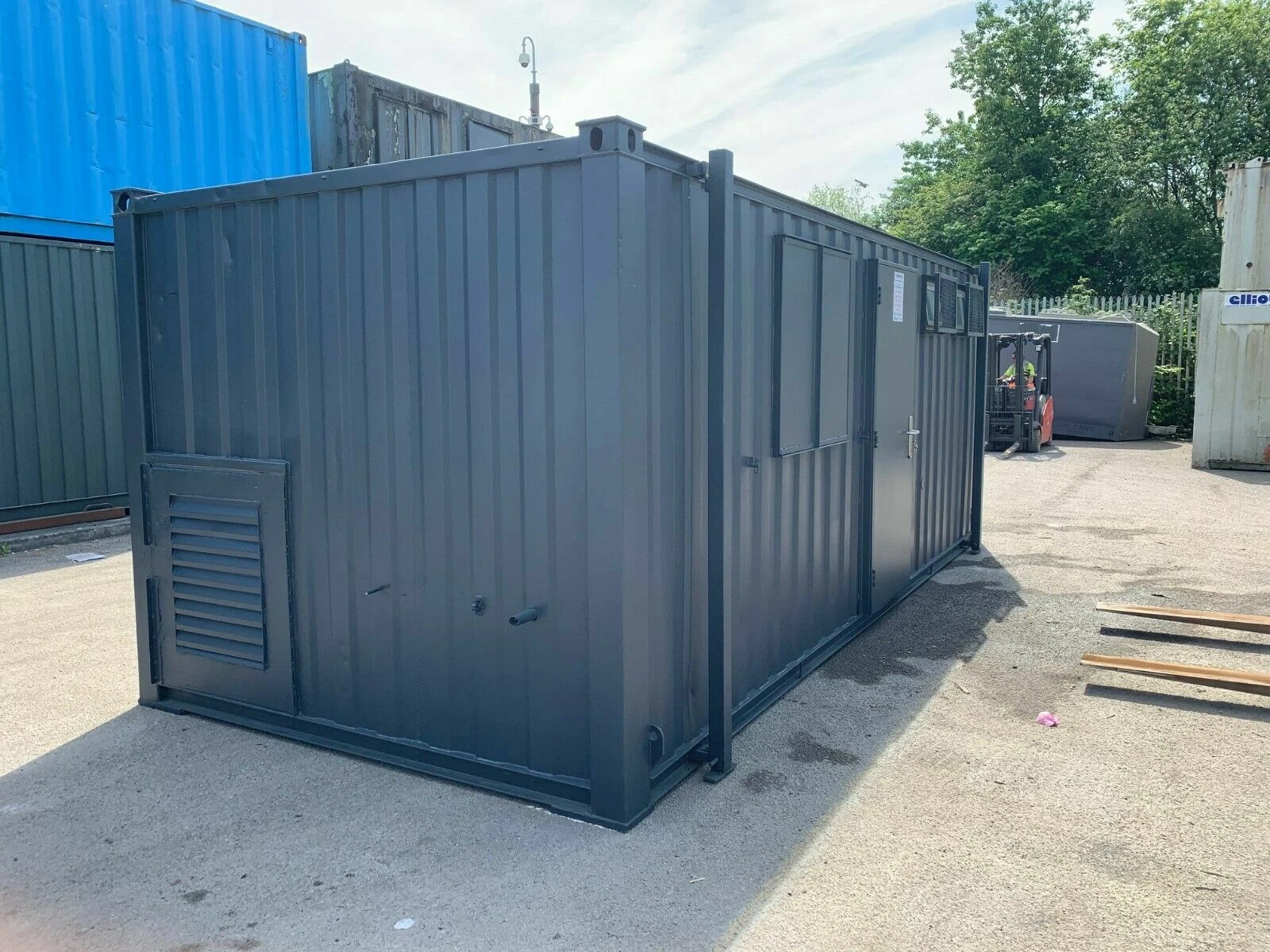 6 Steel Toilet Cabin 24Ft x 9Ft - Image 3