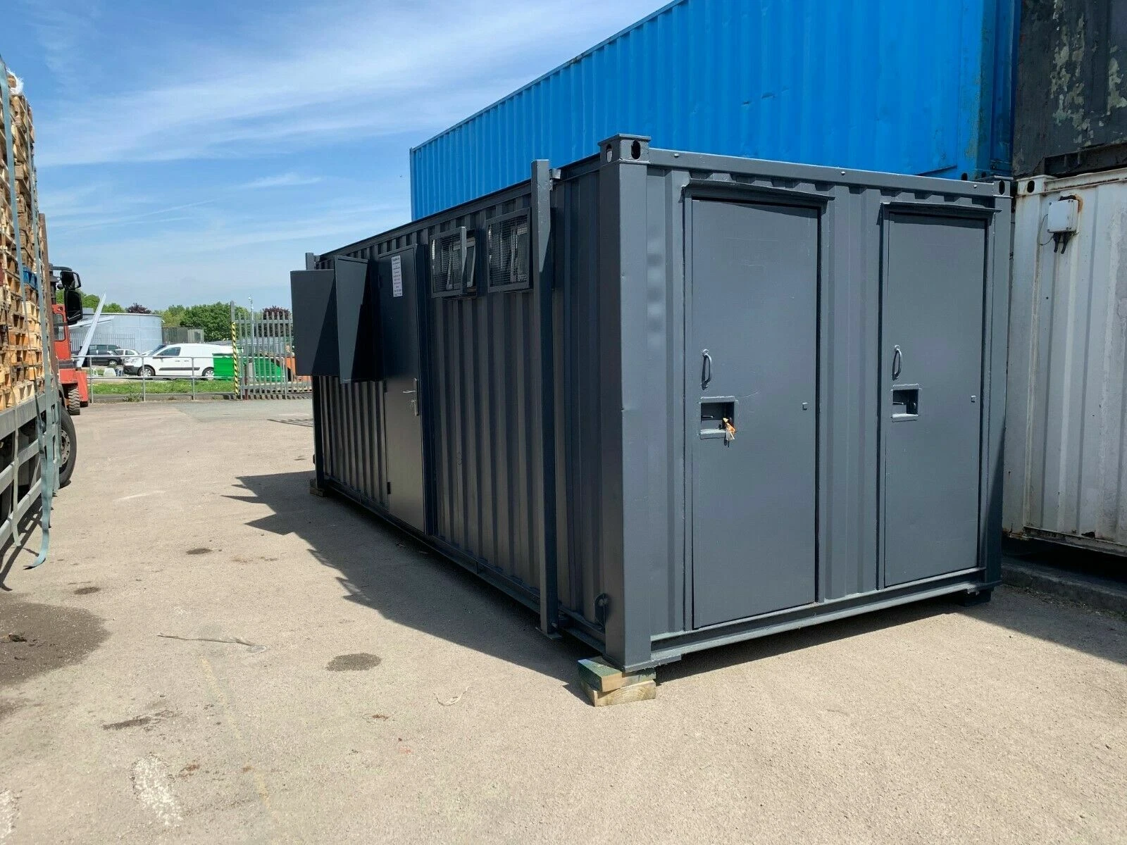 6 Steel Toilet Cabin 24Ft x 9Ft - Image 4